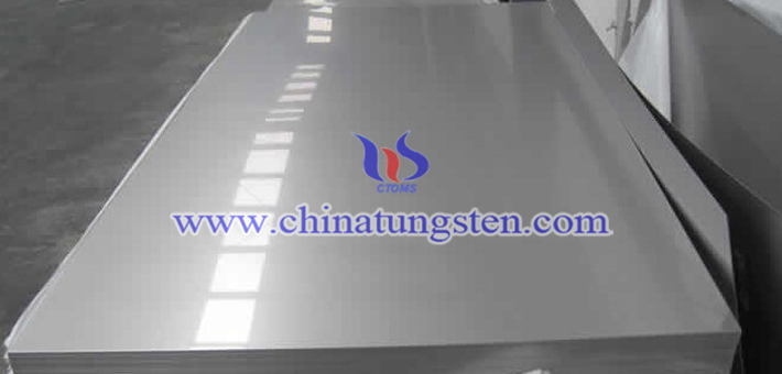 600x500x10mm 鎢合金板具有高密度、高硬度、高熔點的特性，能夠耐腐蝕、耐磨損，而且高溫性能好，即使在500℃的溫度下也基本保持不變，在1000℃時仍有很高的硬度。它被廣泛應用於機械、焊接零件、熱交換器、反光器具等。  中鎢在線是一家專門從事研究、開發(fā)、生產(chǎn)、銷售鎢合金的公司，以先進的技術力量，科學的管理制度，竭誠為您服務。本公司為客戶提供高品質(zhì)、高標準的產(chǎn)品，並且能夠根據(jù)客戶的要求生產(chǎn)各種規(guī)格和材質(zhì)的鎢合金板。  更多內(nèi)容請訪問： http://www.tungsten-alloy.com/big5/tungsten-alloy-plate.html