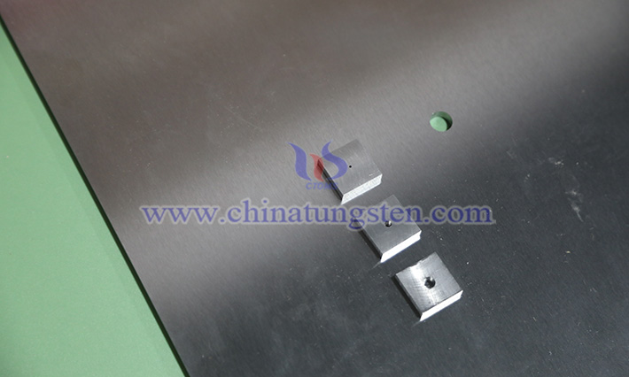 中鎢線(xiàn)上鎢合金準(zhǔn)直器圖片