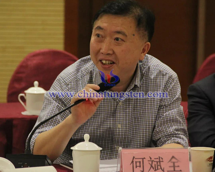 中國鎢業(yè)協(xié)會(huì)主席團(tuán)主席，湖南柿竹園有色金屬有限責(zé)任公司黨委書記、總經(jīng)理何斌全