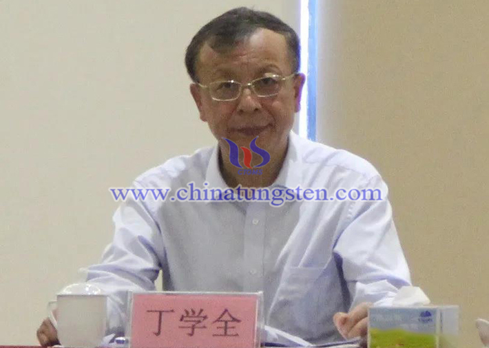 中國有色金屬工業(yè)協(xié)會(huì)副會(huì)長、中國鎢業(yè)協(xié)會(huì)會(huì)長、主席團(tuán)主席丁學(xué)全