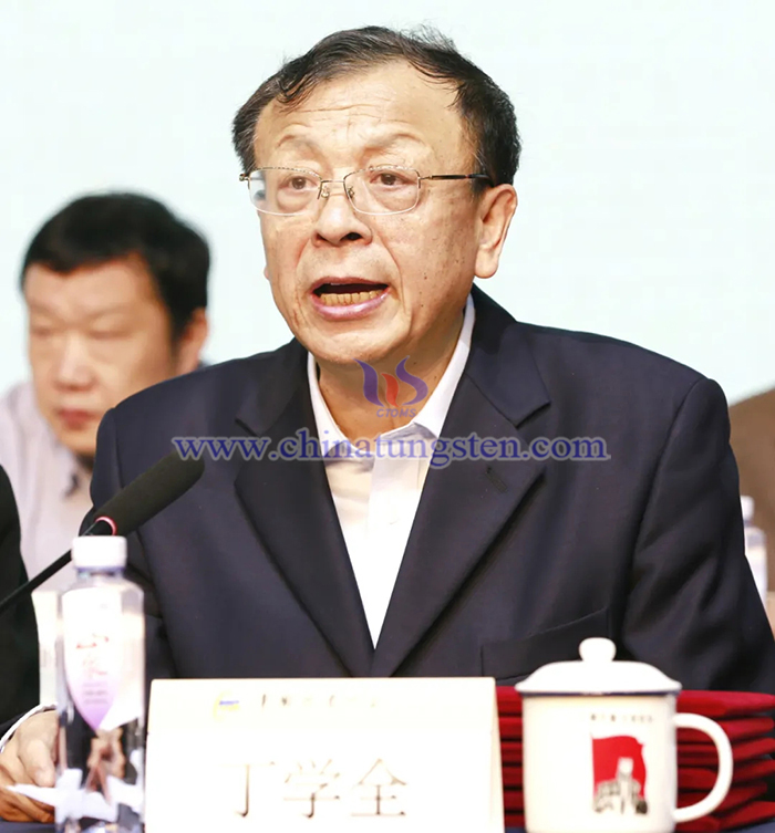 丁學全作理事會工作報告《新起點、新?lián)敗⑿伦鳛?，奮力開創(chuàng)鎢行業(yè)高質(zhì)量發(fā)展新局面》