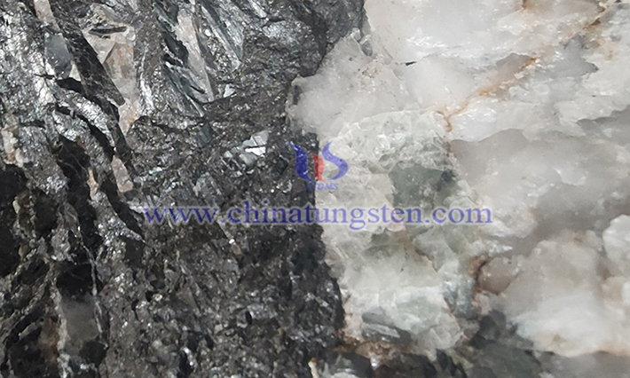 中鎢智造鎢精礦圖片